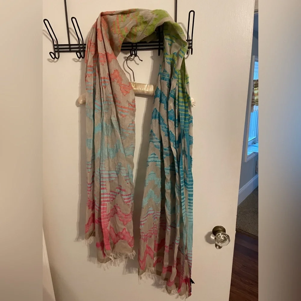 Scarf - Picture 1 of 3